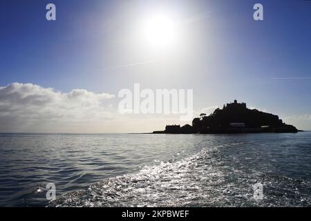 St. Michael's Mount bei Flut - John Gollop Stockfoto