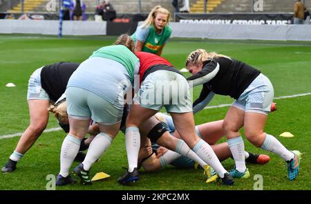 NORTHAMPTON, ENGLAND- Nov -27 - 2022 : Harlequins Women during Warming Up während des Spiels Loughborough Lightning vs Harlequins in Franklin's Gardens am 27. November 2022 in Northampton, England Stockfoto