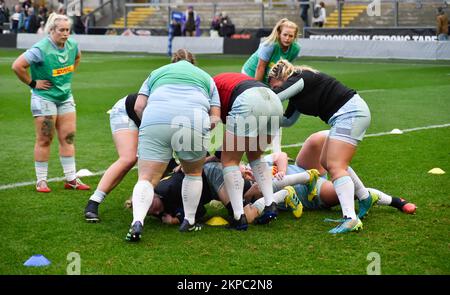 NORTHAMPTON, ENGLAND- Nov -27 - 2022 : Harlequins Women during Warming Up während des Spiels Loughborough Lightning vs Harlequins in Franklin's Gardens am 27. November 2022 in Northampton, England Stockfoto