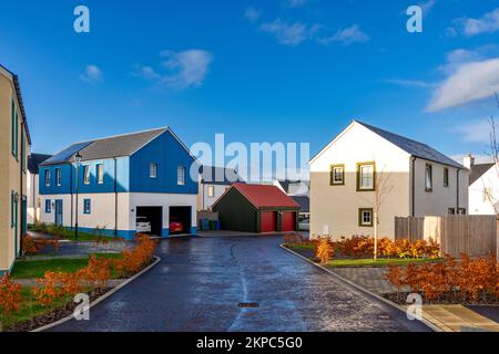 Tornagrain Inverness Schottland ein geplantes Dorf Culaird Court und farbige Häuser Stockfoto