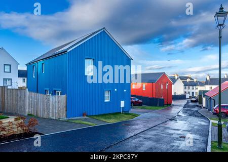 Tornagrain Inverness Schottland ein geplantes Dorf mit farbigen Holzhäusern Stockfoto