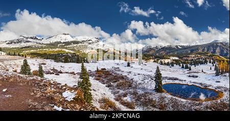 Panoramablick vom Molas Pass in der Nähe von Silverton auf dem Million Dollar Highway in Colorado, USA Stockfoto