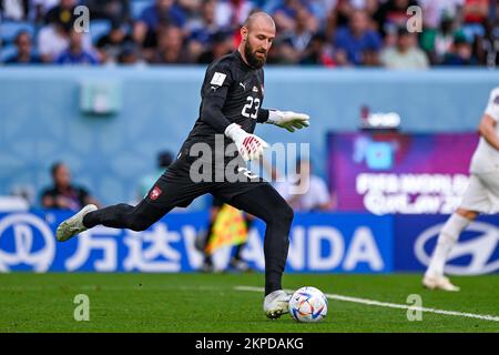 Al-Wakrah, Katar. 28.. November 2022. AL WAKRAH, KATAR - NOVEMBER 28: Vanja Milinkovic-Savic von Serbien während des Spiels Gruppe G - FIFA Weltmeisterschaft Katar 2022 zwischen Kamerun und Serbien im Al Janoub Stadion am 28. November 2022 in Al Wakrah, Katar (Foto von Pablo Morano/BSR-Agentur) Kredit: BSR Agency/Alamy Live News Stockfoto