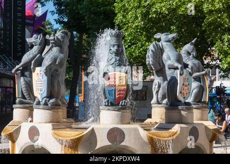 England, Hampshire, Portsmouth, Commercial Road, Cascades Fountain Stockfoto