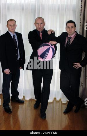 Eden Park Fashion Shooting mit walisischen Rugby-Internationals im Vale of Glamorgan Hotel, 6. Februar 2005. Bild: ROB WATKINS im Bild: Captain Gareth Thomas, Martyn Williams und Stephen Jones die Saison Wales gewann den Six Nations Grand Slam Stockfoto