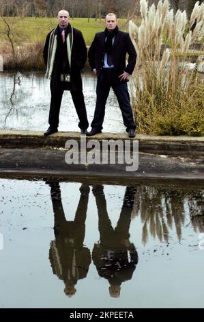 Eden Park Fashion Shooting mit walisischen Rugby-Internationals im Vale of Glamorgan Hotel, 6. Februar 2005. Bild: ROB WATKINS abgebildet: Captain Gareth Thomas und Martyn Williams Stockfoto