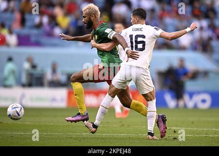 Foto Fabio Ferrari/LaPresse 28 Novembre 2022 Al Janoub Stadium, Katar - Sport - Calcio - Katar 2022 - Coppa del Mondo FIFA - Camerun vs Serbien - Gruppo G - Fase A Gironi - .nella foto: Lukic Sasa 28. November 2022 Al Janoub Stadium, Katar - Sport - Fußball - Katar 2022- FIFA Weltmeisterschaft - Kamerun / Serbien - Gruppe G - Gruppenbühne - . Auf dem Bild: Lukic Sasa/PRESSINPHOTO/Sipa USA Stockfoto