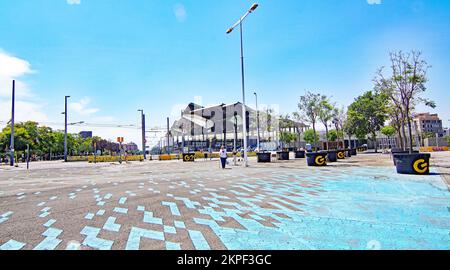 Design Museum mit Werken von Los Encantes Nuevos im Hintergrund, Barcelona, Katalonien, Spanien, Europa Stockfoto