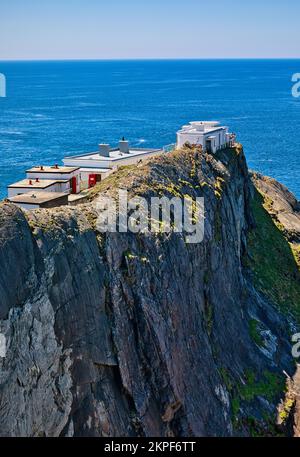 Mizen Head Fog Signalstation auf den dramatischen Klippen von Cloghane Island, Mizen Head Halbinsel, Carbery, County Cork, Irland Stockfoto