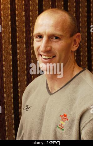 Legende Gareth Thomas – auch bekannt als Alfie – ist ein Rückspieler im Grand-Slam-Verteidiger-Team der Six Nations im Jahr 2006. Vale of Glamorgan Hotel, Wales, Großbritannien, 23. Januar 2006. Foto: Rob Watkins Stockfoto