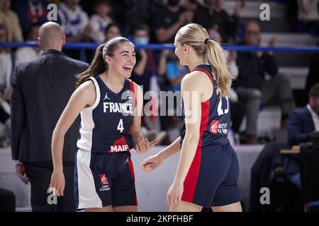 Marine FAUTHOUX (4) von Frankreich während des FIBA Women's EuroBasket 2023, Qualifiers Group B, Basketballspiel zwischen Frankreich und der Ukraine am 27. November 2022 in Halle Andre Vacheresse in Roanne, Frankreich - Foto: Ann-dee Lamour/DPPI/LiveMedia Stockfoto