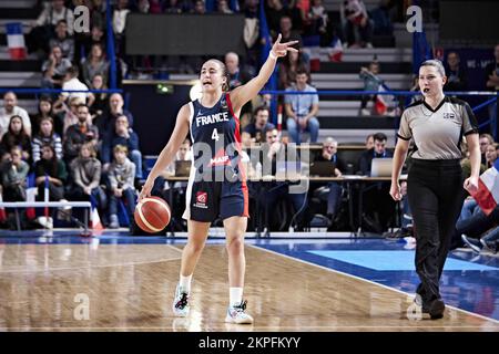 Marine FAUTHOUX (4) von Frankreich während des FIBA Women's EuroBasket 2023, Qualifiers Group B, Basketballspiel zwischen Frankreich und der Ukraine am 27. November 2022 in Halle Andre Vacheresse in Roanne, Frankreich - Foto: Ann-dee Lamour/DPPI/LiveMedia Stockfoto