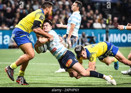 Nanterre, Frankreich, Frankreich. 27.. November 2022. Nolann LE GARREC von Racing 92 und Bautista DELGUY von Clermont während des TOP 14-Spiels zwischen Racing 92 und ASM Clermont Auvergne in der Paris La Defense Arena am 27. November 2022 in Nanterre bei Paris, Frankreich. (Kreditbild: © Matthieu Mirville/ZUMA Press Wire) Stockfoto