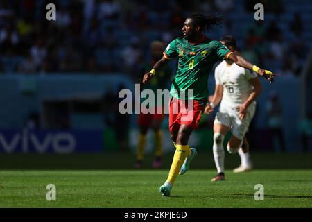 Al-Wakrah, Katar. 28.. November 2022. Andre-Frank Zambo Anguissa (CMR) Fußball : FIFA Weltmeisterschaft Katar 2022 Gruppe G Spiel zwischen Kamerun 3-3 Serbien im Al Janoub Stadion in Al Wakrah, Katar . Kredit: Naoki Morita/AFLO SPORT/Alamy Live News Stockfoto