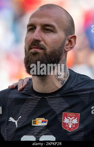 Vanja Milinkovic-Savic von Serbien während des Spiels der FIFA-Weltmeisterschaft Katar 2022 Gruppe B zwischen Kamerun und Serbien im Al Janoub-Stadion in Al-Wakrah, Katar, am 28. November 2022 (Foto: Andrew Surma/SIPA USA) Stockfoto