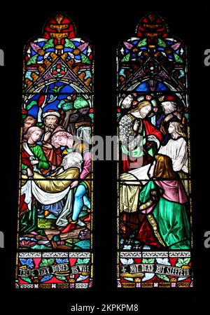 Buntglasfenster „Burial of Abraham“, St. Hilary's Church, Wallasey, Großbritannien Stockfoto