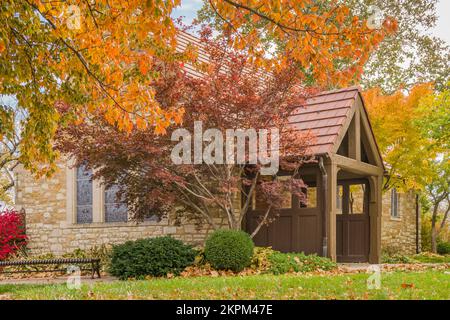 LAWRENCE, KS, USA - 2. NOVEMBER 2022: Danforth Chapel auf dem Campus der University of Kansas. Stockfoto