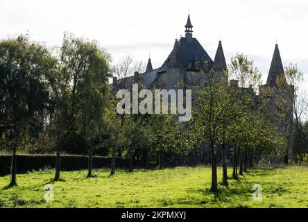 Laarne, Ostflämische Region, Belgien, 11 03 2022 - das Schloss und die grüne Umgebung Stockfoto