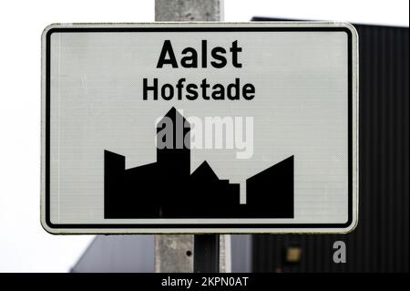 Aalst, Flämisch-Brabant, Belgien - 11 02 2022 - Zeichen der städtischen Zone Aalst Hofstade Stockfoto