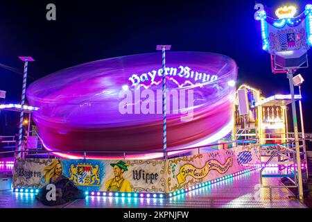 Neckargemuend, Deutschland: 7. November 2022: Langzeitaufführung einer Ausgrabungsfahrt auf einer kleinen lokalen Messe in süddeutschland Stockfoto