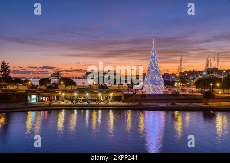 Weihnachtsbaum im Parque del Mar, auf der Palma Promenade. Palma, Mallorca, Balearen, Spanien. Stockfoto