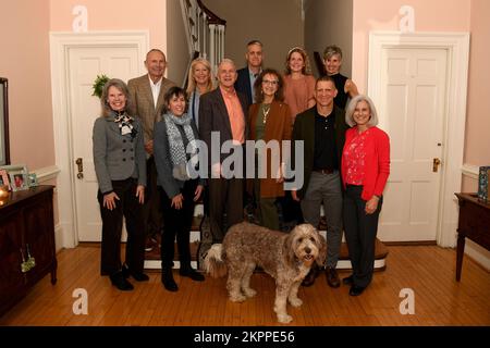 Der stellvertretende Stabschef der Armee, General Randy A. George, veranstaltet ein Dinner zu Ehren der Reduzierung schädlichen Verhaltens im 8. Quartal, Joint Base Ft. McNair, Washington, D.C. 2. November 2022. Stockfoto