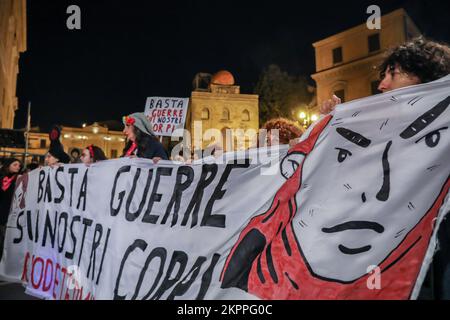 Palermo, Italien. 25.. November 2022. Anlässlich des Welttags gegen Gewalt gegen Frauen, Demonstration in Palermo. (Foto: Antonio Melita/Pacific Press/Sipa USA) Guthaben: SIPA USA/Alamy Live News Stockfoto