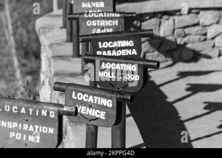 Historische Röhren am Inspiration Point Lookout in den San Gabriel Mountains und im Angeles National Forest über Pasadena und Los Angeles. Stockfoto