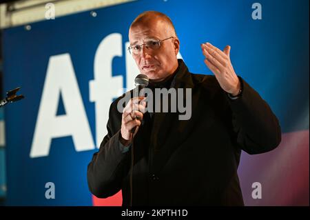 24. November 2022, Sachsen-Anhalt, Halle (Saale): AfD-Mitglied des Bundestages Jörn König spricht auf einer Kundgebung am Riebeckplatz in Halle. Foto: Heiko Rebsch/dpa Stockfoto