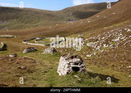 Mauerbauten und Schutzräume auf der Inselgruppe St. Kilda, Äußere Hebriden, Schottland Stockfoto