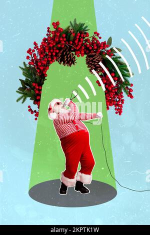 Vertikales Collage-Bild des aufgeregten, flippigen weihnachtsmann-Hold-Mikrofons mit singendem, festlichem Kranz-Dekor, isoliert auf gezeichnetem Hintergrund Stockfoto