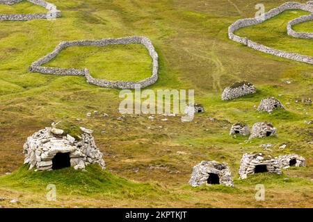 Mauerbauten und Schutzräume auf der Inselgruppe St. Kilda, Äußere Hebriden, Schottland Stockfoto