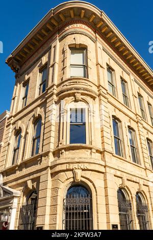 Details des alten Bankgebäudes in der Morgensonne. Madison, Wisconsin. Stockfoto