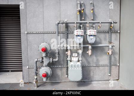 Gaszähler vor einem Wohnhaus Stockfoto