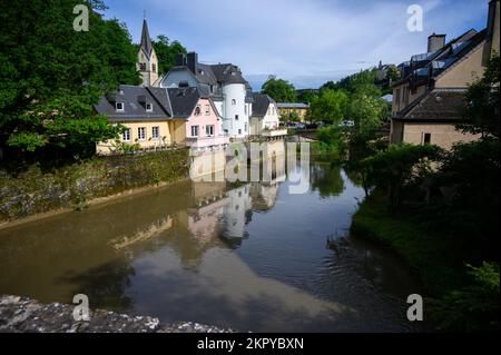 Die Alzette im Bezirk Pfaffenthal der Stadt Luxemburg. Stockfoto