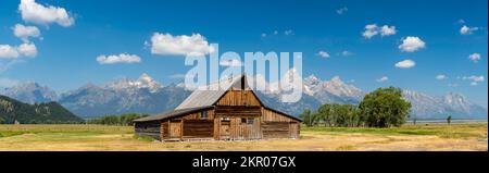 Vormittag im Moulton Barn, Mormon Row Historic District, Tetons National Park, Moran, Wyoming, USA. Stockfoto