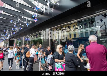 Myer Kaufhaus weihnachtsfenster zur Feier des 100-jährigen Jubiläums von Disney, Melbourne City Centre, Victoria, Australien Stockfoto