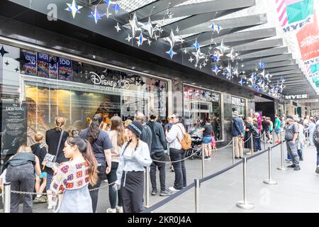 Myer Kaufhaus weihnachtsfenster zur Feier des 100-jährigen Jubiläums von Disney, Melbourne City Centre, Victoria, Australien Stockfoto