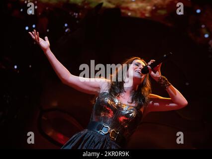 In Temptation (Sharon den Adel) Live-Konzert auf der Worlds Collide Tour in der Birmingham utilita Arena, 15.. November 2022 Stockfoto