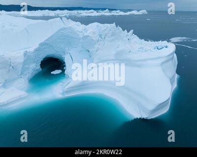 Große Eisberge aus der Vogelperspektive Stockfoto