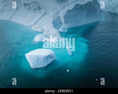 Große Eisberge aus der Vogelperspektive Stockfoto