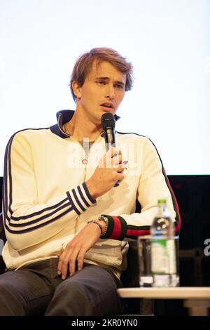 München, Deutschland. 28.. November 2022. Alexander Zverev bei der ISPO Cup Verleihung an Patagonien am 28.11.2022 in München. -- Alexander Zverev bei der ISPO-Cup-Zeremonie in Patagonien am 28. November 2022 in München. (Foto: Alexander Pohl/Sipa USA) Guthaben: SIPA USA/Alamy Live News Stockfoto