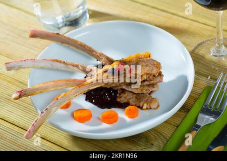 Schmackhaft gebacken in Backofenrippchen Stockfoto