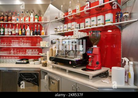 SANKT PETERSBURG, RUSSLAND - CA. SEPTEMBER 2022: Innenaufnahme des Ibis St. Petersburg Centre Hotel. Stockfoto