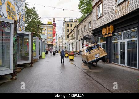 SANKT PETERSBURG, RUSSLAND - CIRCA SEPTEMBER 2022: Blick auf Sankt Petersburg auf Straßenebene. Stockfoto