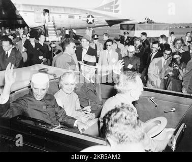 Truman und der indische Premierminister Jawaharlal Nehru während Nehrus Besuch in den Vereinigten Staaten im Oktober 1949 Stockfoto