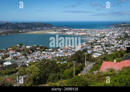 Blick über Evans Bay zum Flughafen, Bay Wellington, North Island, Neuseeland Stockfoto