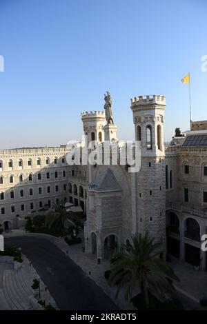 Fassade des Notre-Dame-Gebäudes in Jerusalem, Israel. Stockfoto