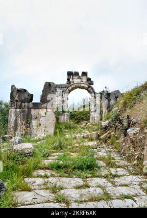 Antalya, Türkei, Mai 2014: Xanthos Antike Stadt. Monumentales Bogentor in der antiken Stadt Xanthos - Letoon in Kas. Hauptstadt von Lycia Stockfoto