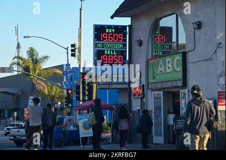 ABC Money Exchange vor dem Grenzübergang San Ysidro am Montag, den 24. Oktober 2022, in San Diego. (Dylan Stewart/Bild von Sport) Stockfoto